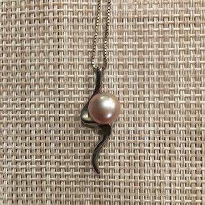 Pink freshwater pearl necklace with silver chain and flash / swirl / lightning